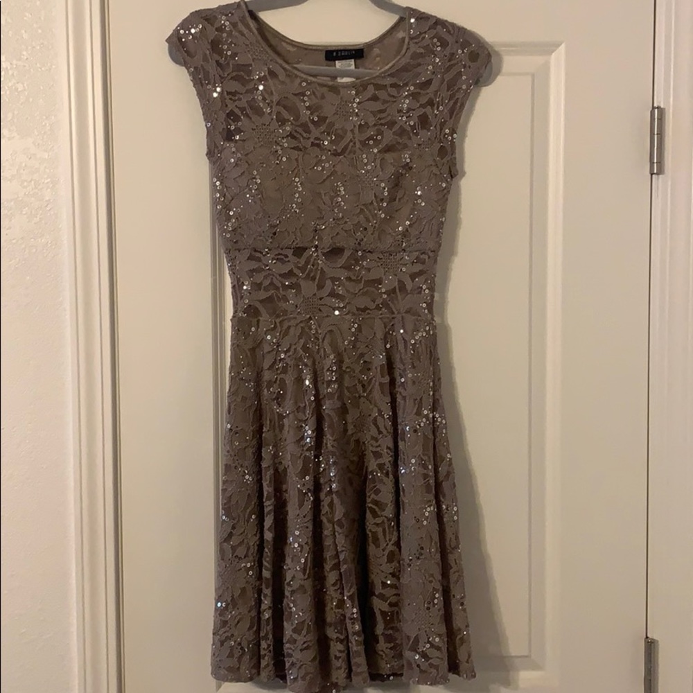 Women’s sparkly lace formal dress